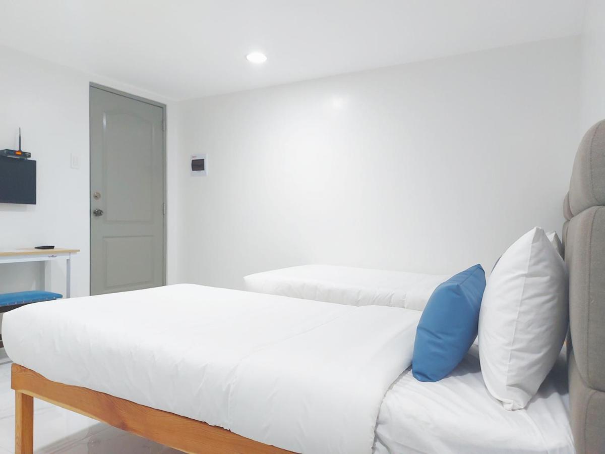 Hotel Airobedz Makati - A Value
